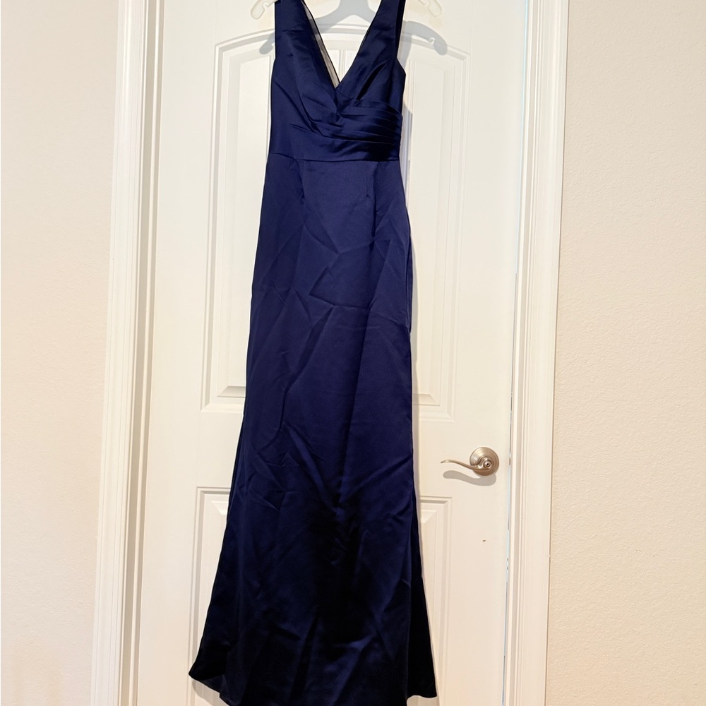 Vera Wang Elegant Navy Blue Evening Gown